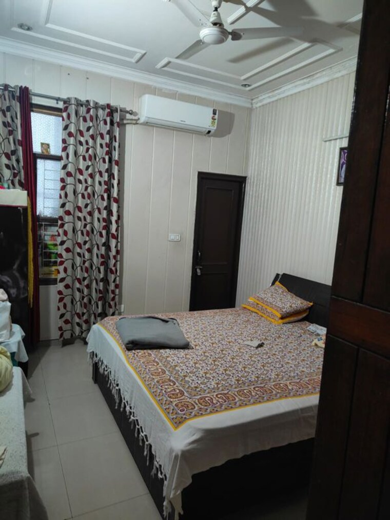 Bedroom, kharar road 4 Bedroom 150 Sq.Yd. Apartment In Kharar Road Mohali 10442134