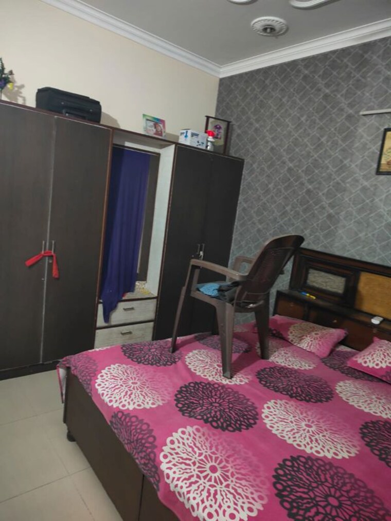 Room, kharar road 4 Bedroom 150 Sq.Yd. Apartment In Kharar Road Mohali 10442134