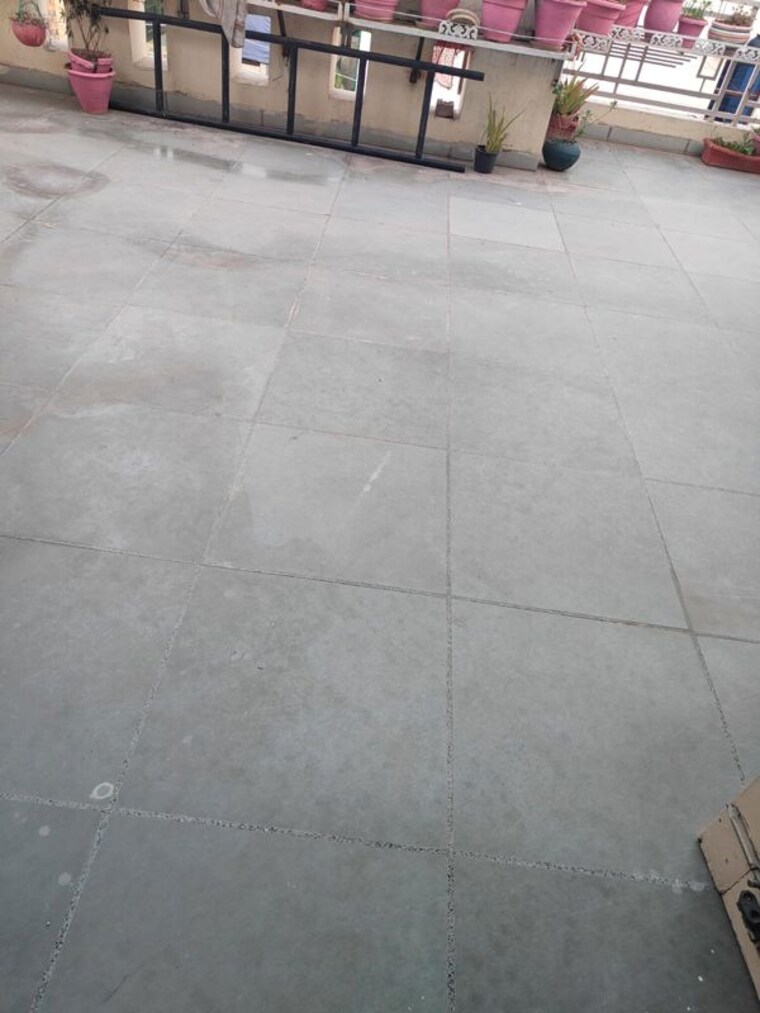 Balcony, kharar road 4 Bedroom 150 Sq.Yd. Apartment In Kharar Road Mohali 10442134