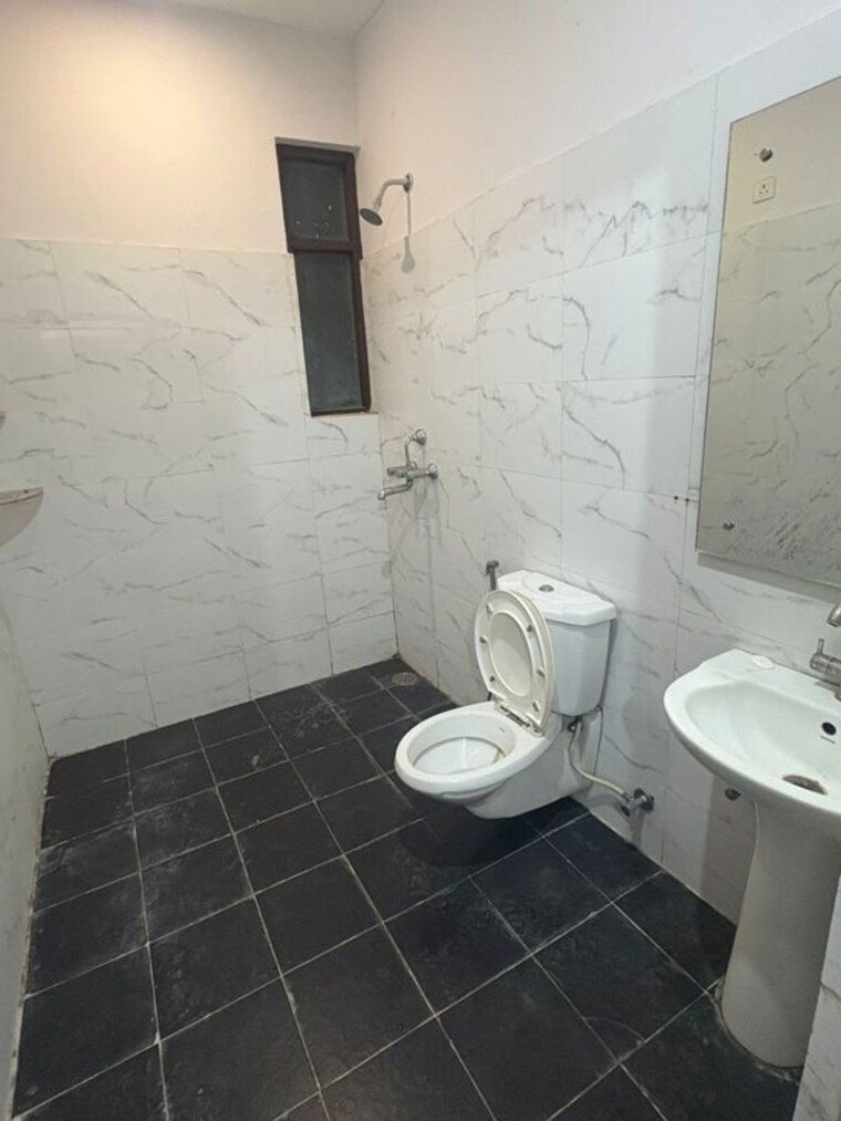 Bathroom, vip-ashiana-homes 2 Bedroom 1250 Sq.Ft. Apartment In Vip Road Zirakpur 10442189