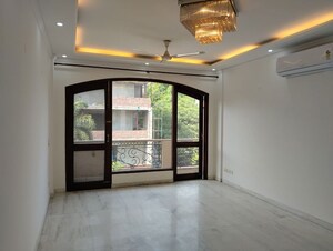Room in 4 BHK Builder Floor at Safdarjung Development Area – for Rent