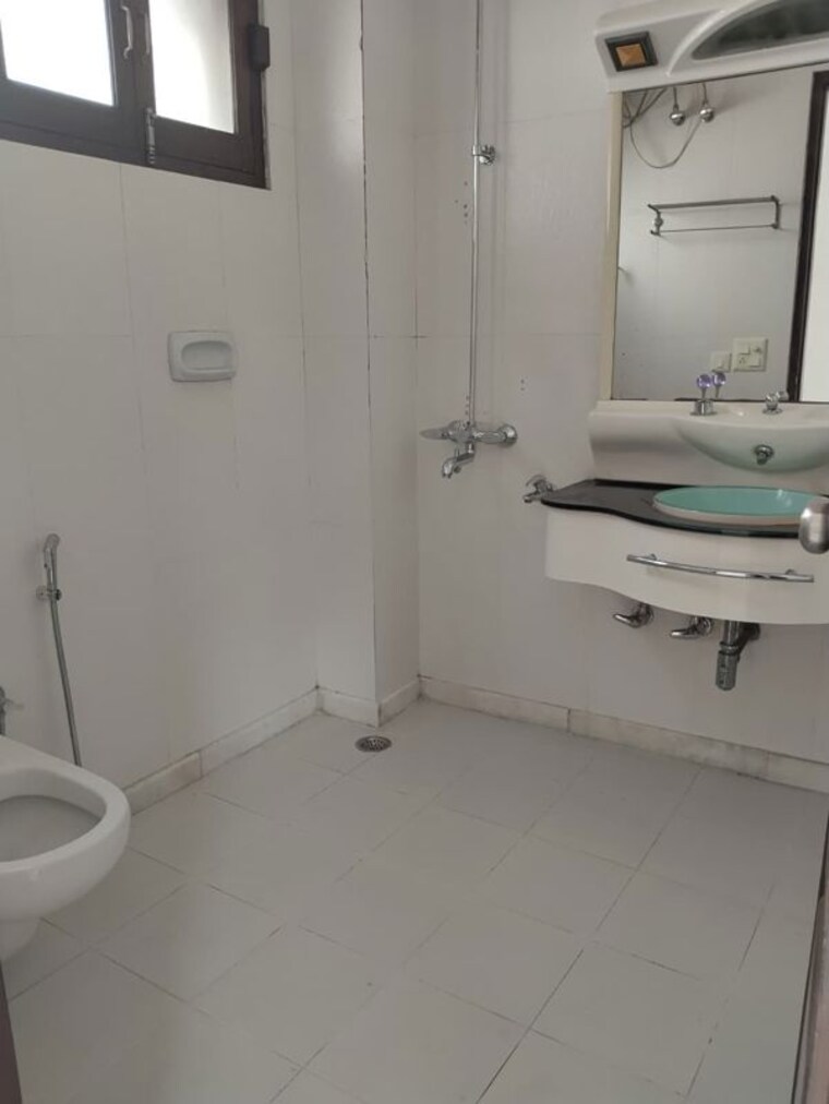 Bathroom, safdarjung development area 4 Bedroom 7200 Sq.Ft. Builder Floor In Safdarjung Development Area Delhi 10442200