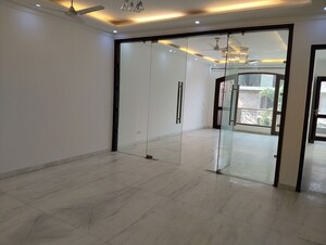 Room in 4 BHK Builder Floor at Safdarjung Development Area – for Rent