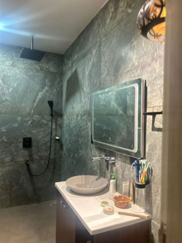 Bathroom, sector 46 3 Bedroom 1950 Sq.Ft. Builder Floor In Sector 46 Gurgaon 10442238