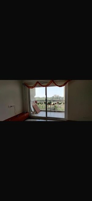 Room in 3 BHK Apartment at Mantri Lithos, Thanisandra – for Rent