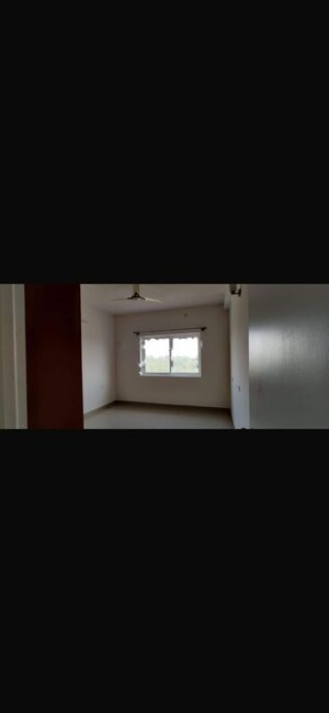Room in 3 BHK Apartment at Mantri Lithos, Thanisandra – for Rent