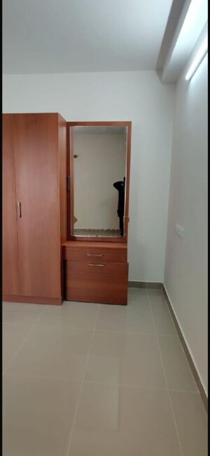 Room in 3 BHK Apartment at Mantri Lithos, Thanisandra – for Rent