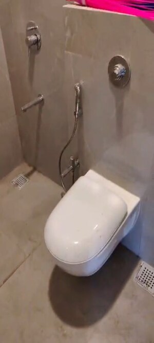 Furnished Amenities in 1 BHK Apartment at Mahim West – for Rent