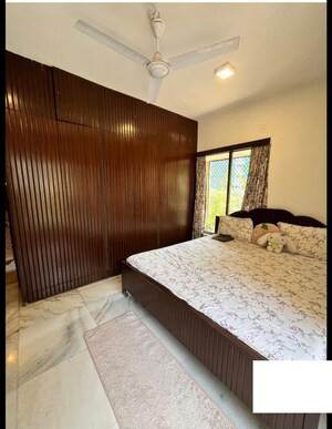 Bedroom in 2 BHK Apartment at Juhu – for Rent