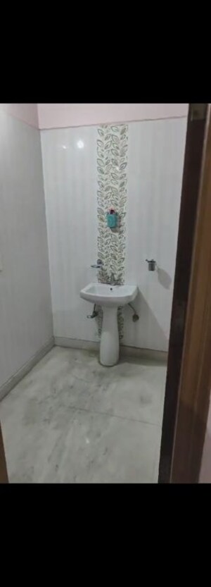 Bathroom in 1 BHK Builder Floor at Sector 15 – for Rent