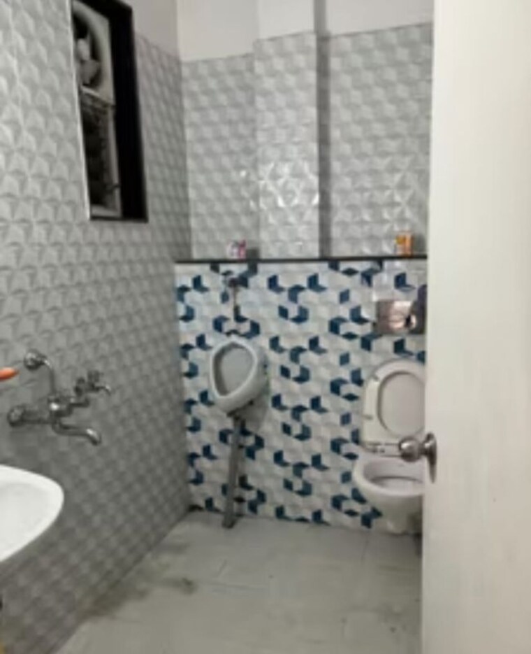 Bathroom, gomti nagar Commercial Office Space 3200 Sq.Ft. In Gomti Nagar Lucknow 10442326