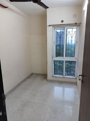 Room in 1.5 BHK Apartment at Dosti West County, Balkum Pada – for Rent