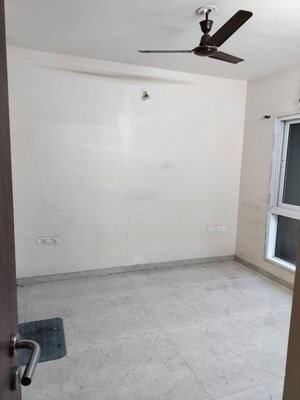 Room in 1.5 BHK Apartment at Dosti West County, Balkum Pada – for Rent