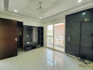 Room in 3 BHK Builder Floor at Sector 45 – for Rent
