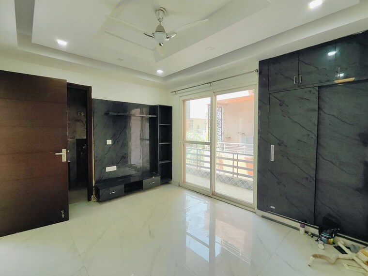 Room, sector 45 3 Bedroom 1950 Sq.Ft. Builder Floor In Sector 45 Gurgaon 10442364