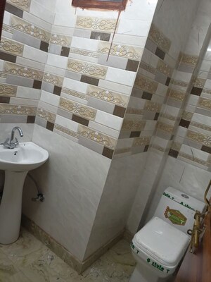 Bathroom in 3.5 BHK Builder Floor at Mayur Vihar – for Rent