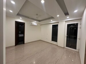 Room in 3 BHK Builder Floor at Sector 25 – for Rent