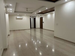 Living Room in 3 BHK Builder Floor at Sector 25 – for Rent