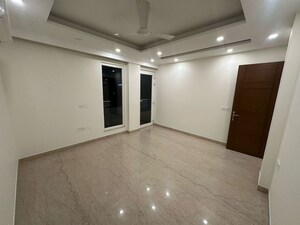 Room in 3 BHK Builder Floor at Sector 25 – for Rent