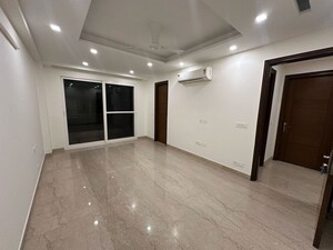 Room in 3 BHK Builder Floor at Sector 25 – for Rent
