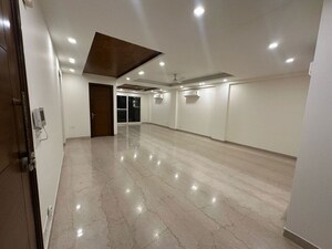 Living Room in 3 BHK Builder Floor at Sector 25 – for Rent