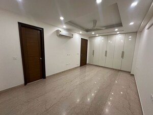 Room in 3 BHK Builder Floor at Sector 25 – for Rent
