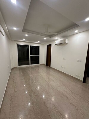 Room in 3 BHK Builder Floor at Sector 25 – for Rent
