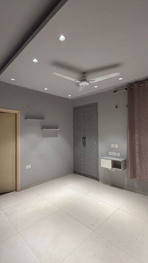 Room in 4 BHK Apartment at Tulip Violet, Sector 69 – for Rent