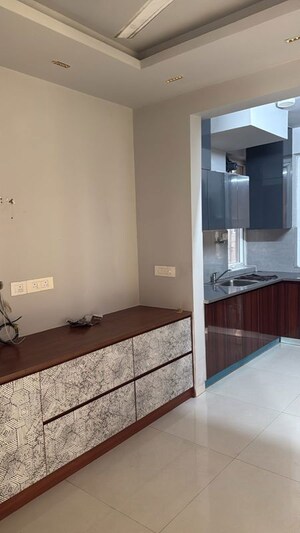 Room in 4 BHK Apartment at Tulip Violet, Sector 69 – for Rent
