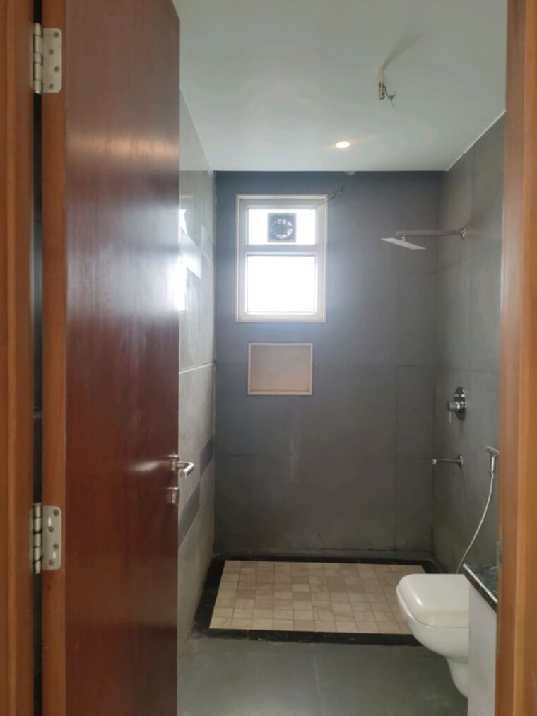 Bathroom, sector 45 3 Bedroom 2100 Sq.Ft. Builder Floor In Sector 45 Gurgaon 10442401