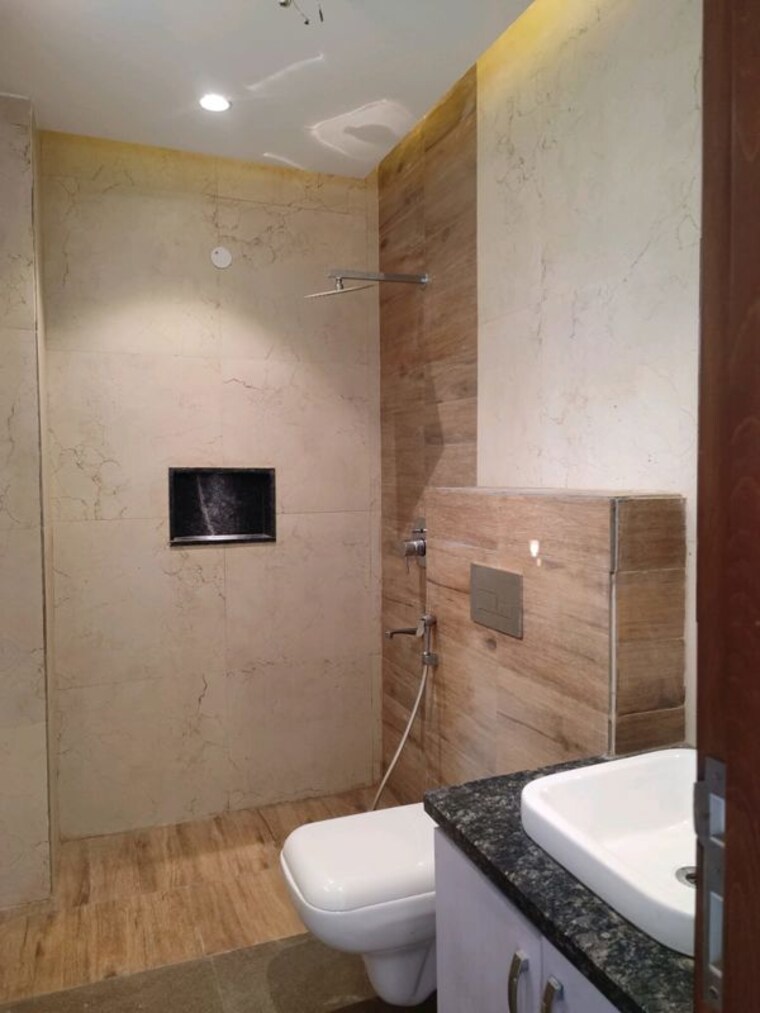 Bathroom, sector 45 3 Bedroom 2100 Sq.Ft. Builder Floor In Sector 45 Gurgaon 10442401