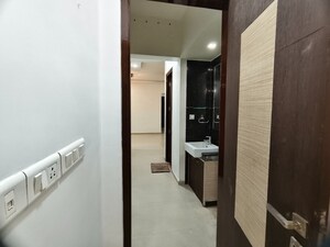 Room in 2 BHK Apartment at Vasant Valley Ivy Tower, Malad East – for Rent