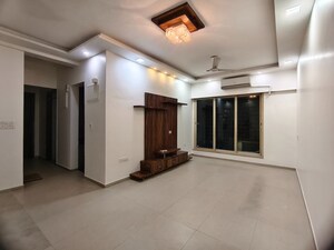 Room in 2 BHK Apartment at Vasant Valley Ivy Tower, Malad East – for Rent