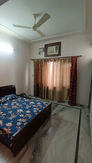 Bedroom in 3 BHK Builder Floor at Sector 46 – for Rent