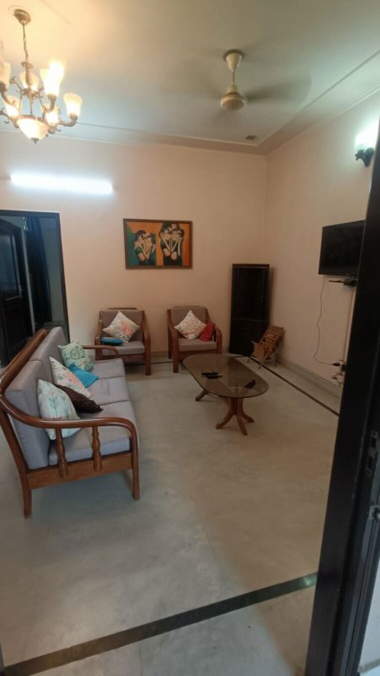 Living Room, sector 46 3 Bedroom 1950 Sq.Ft. Builder Floor In Sector 46 Gurgaon 10442424
