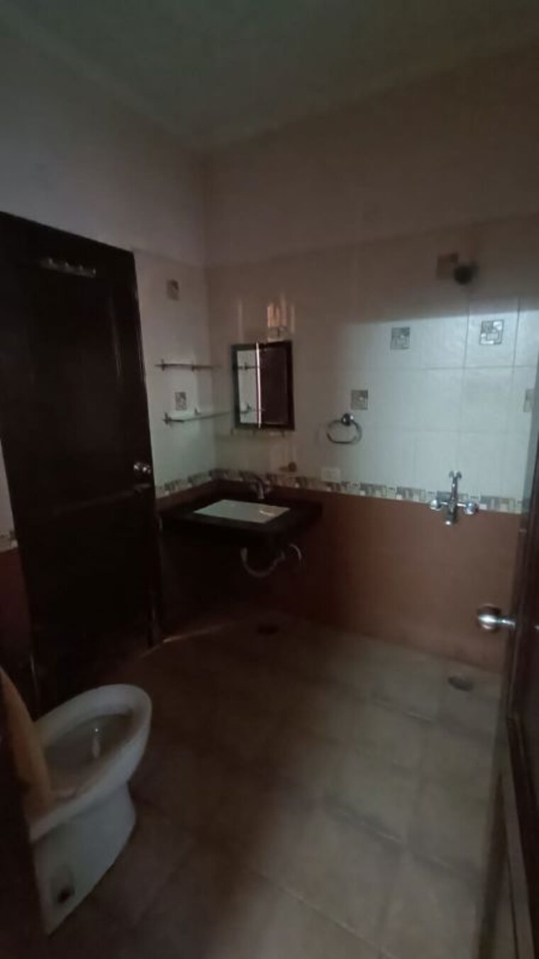 Kitchen, sector 46 3 Bedroom 1950 Sq.Ft. Builder Floor In Sector 46 Gurgaon 10442424