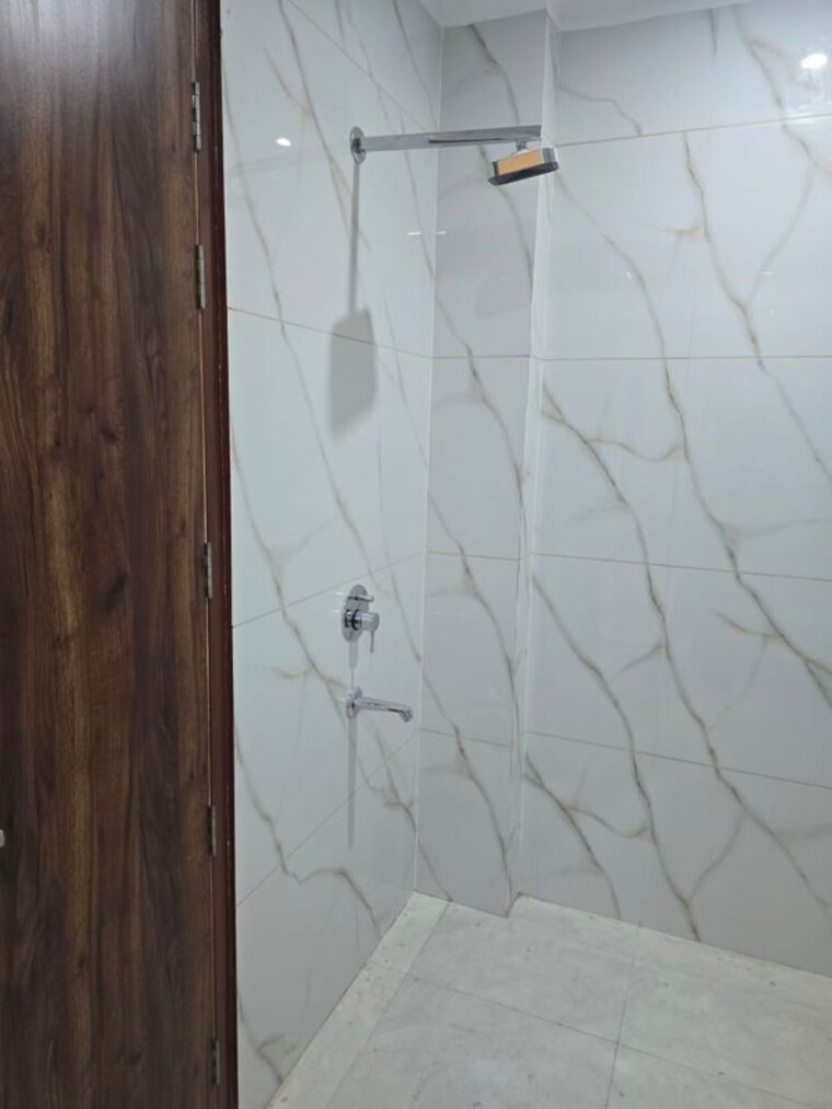Bathroom, green fields colony 3 Bedroom 1850 Sq.Ft. Builder Floor In Green Fields Colony Faridabad 10442434