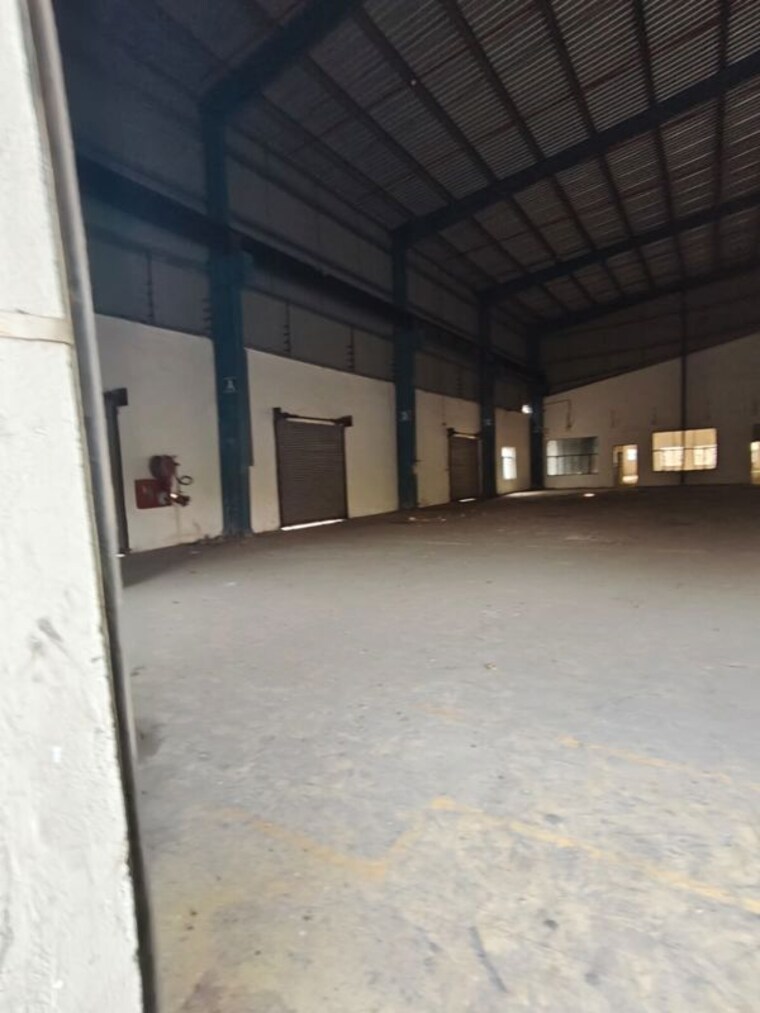 Room, udyog vihar phase 5 Commercial Warehouse 8280 Sq.Ft. In Udyog Vihar Phase 5 Gurgaon 10442443