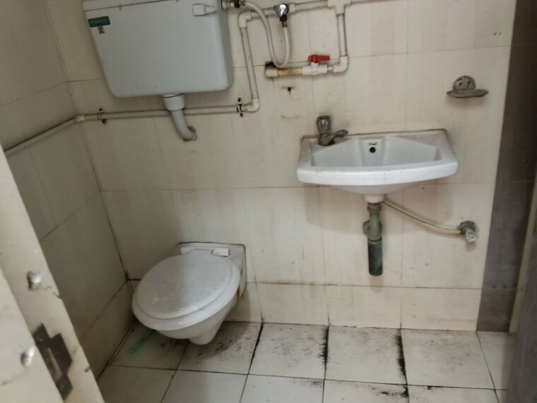Bathroom, gaurav-woods 3 Bedroom 1350 Sq.Ft. Apartment In Mira Road Thane 10442418