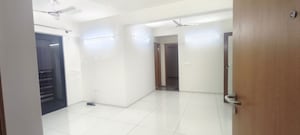 Room in 2.5 BHK Apartment at Bhartiya Nikoo Homes, Thanisandra Main Road – for Rent