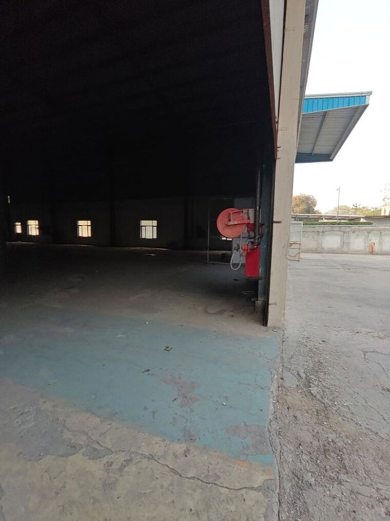  Parking, udyog vihar phase 4 Commercial Warehouse 4843 Sq.Ft. In Udyog Vihar Phase 4 Gurgaon 10442468