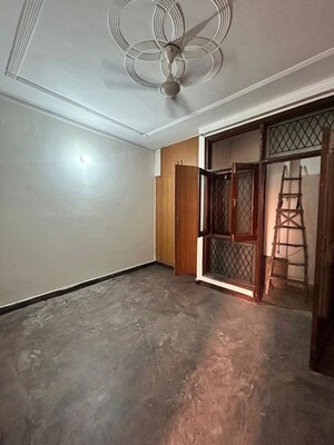 Room in 2 BHK Builder Floor at Saket – for Rent