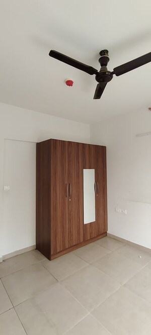 Room in 2 BHK Apartment at Bhartiya Nikoo Homes Phase 2, Thanisandra Main Road – for Rent