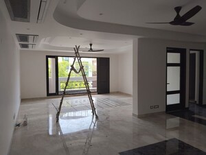 Room in 4 BHK Builder Floor at Greater Kailash ii – for Rent