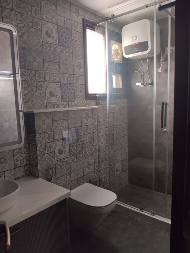 Bathroom, greater kailash ii 4 Bedroom 5535 Sq.Ft. Builder Floor In Greater Kailash ii Delhi 10442447