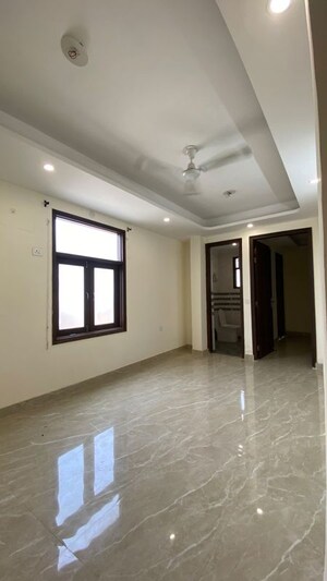 Room in 2 BHK Builder Floor at Saket – for Rent