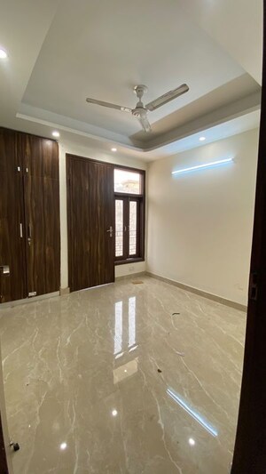 Room in 2 BHK Builder Floor at Saket – for Rent