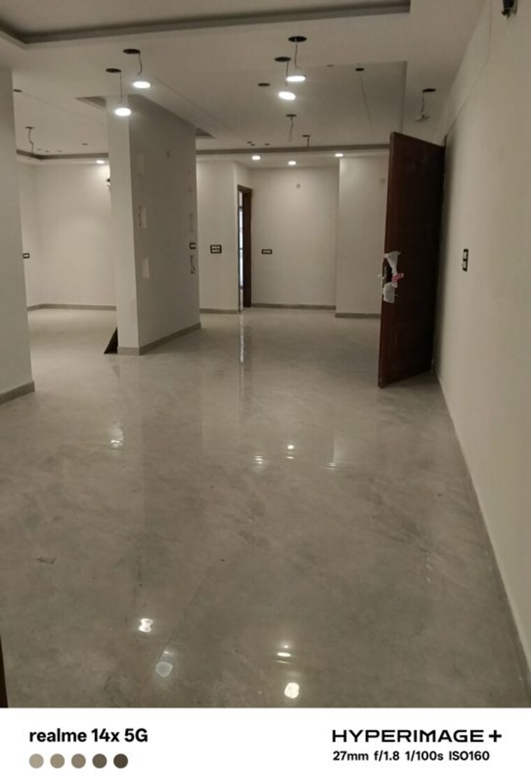 Room, sector 85 4 Bedroom 350 Sq.Yd. Builder Floor In Sector 85 Faridabad 10442491