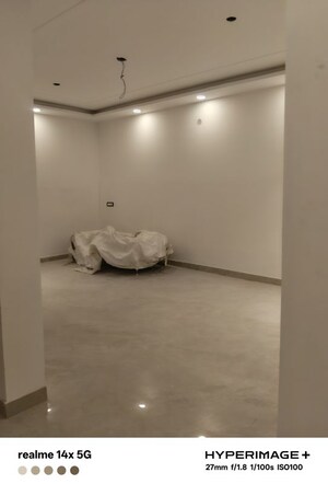 Room in 4 BHK Builder Floor at Sector 85 – for Sale