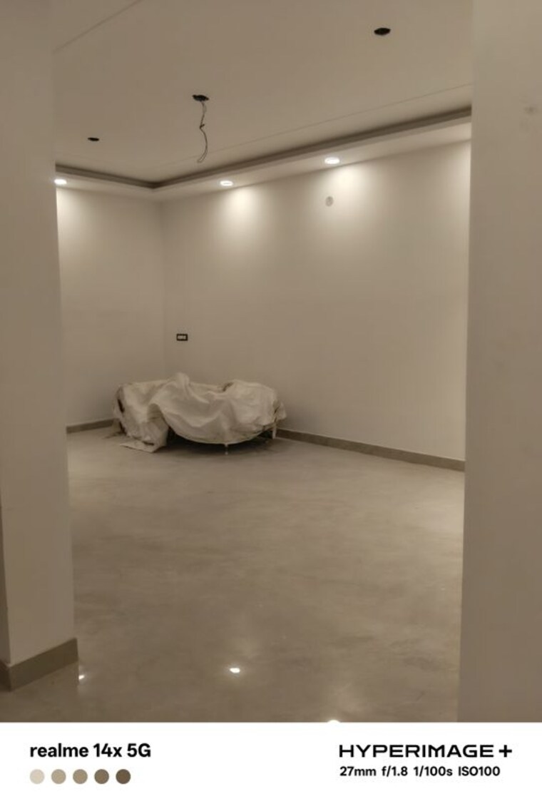 Room, sector 85 4 Bedroom 350 Sq.Yd. Builder Floor In Sector 85 Faridabad 10442491
